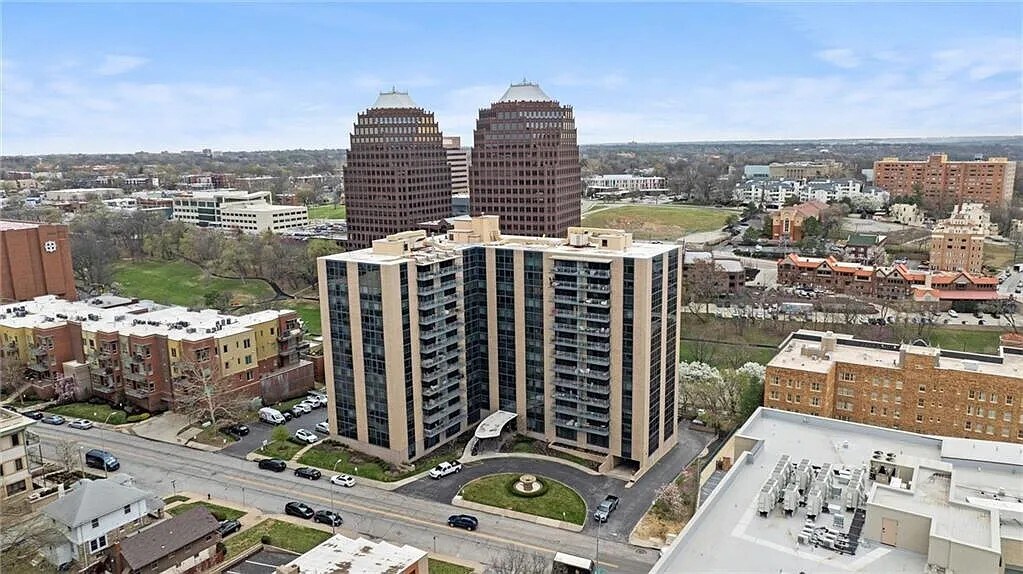 Building Photo - 4545 Wornall Rd