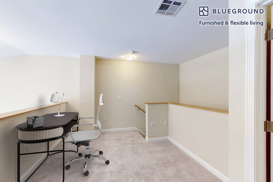 Building Photo - 1000 Bay Dr