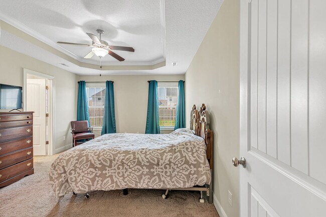 Building Photo - 293 Crossroads Store Dr