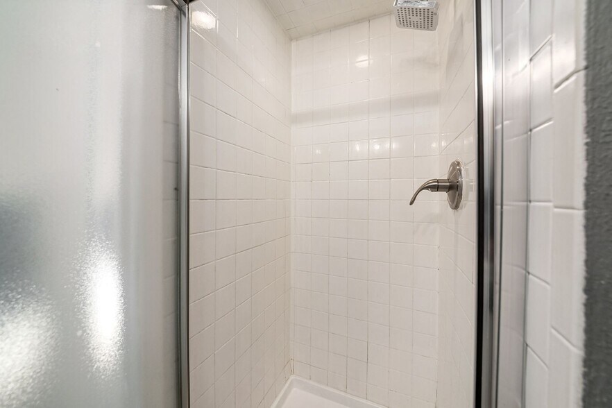 Building Photo - 2861 Woodland Ave