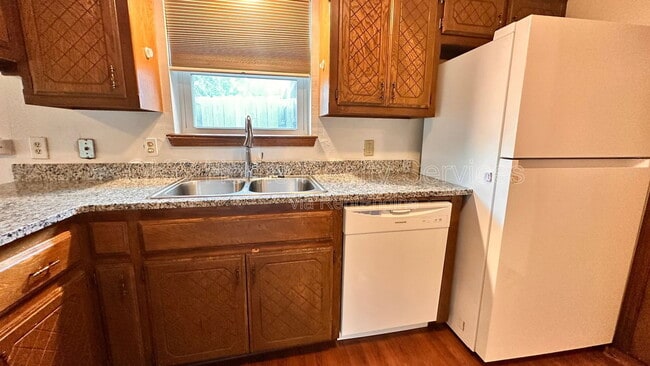 Building Photo - 1210 Glenwood Dr