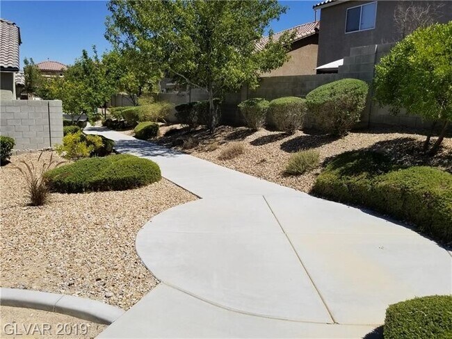 Building Photo - **$350 OFF 1ST MONTH RENT** Centennial Hil...