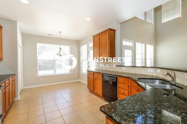 Building Photo - 5 Bedroom Pet-Friendly Home in CHARLOTTE, NC with Main Street Renewal