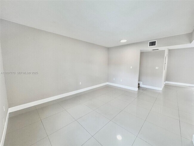 Building Photo - 3840 SW 52nd Ave