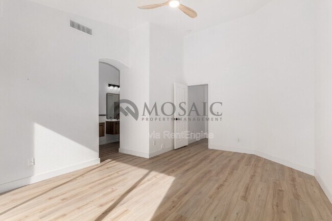 Building Photo - 1567 E Black Diamond Dr