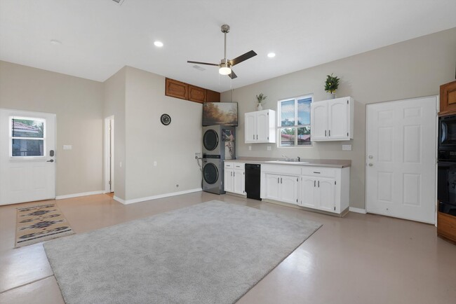 Building Photo - NW Albuquerque | 2 bed / 1 bath | Casita |...