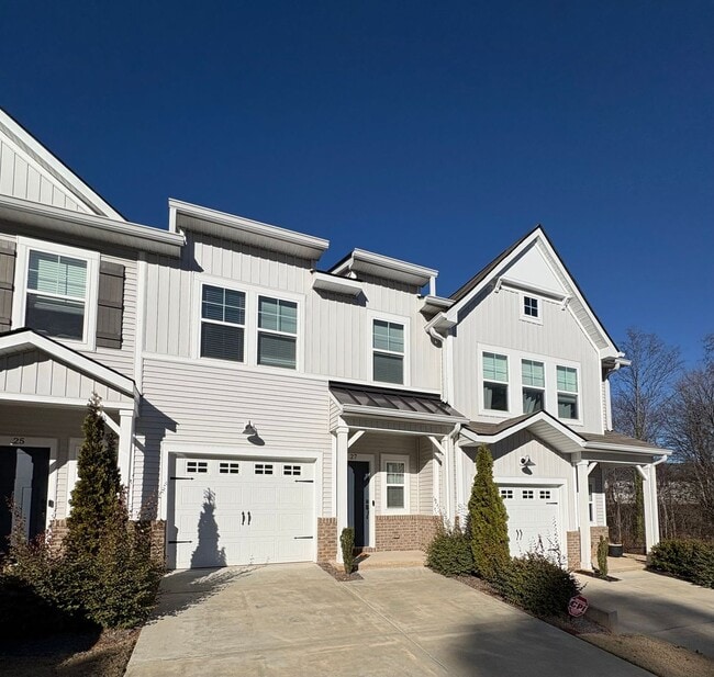 Building Photo - 3 Bedroom 2.5 Bath Townhome is the Madison Park area!!! $250 off the 1st Full Month's Rent!!!