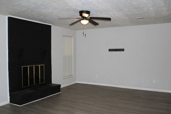 Building Photo - 3 Bedroom 2 Bath South Augusta