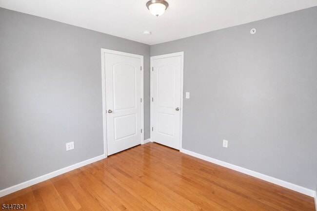 Building Photo - 572 S 11th St