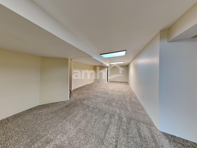 Building Photo - 942 Mill Run Dr