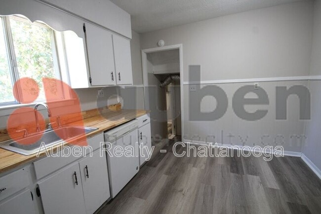Building Photo - 3602 Missionaire Ave