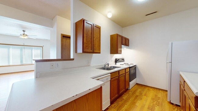 Building Photo - 4525 Steinbeck St