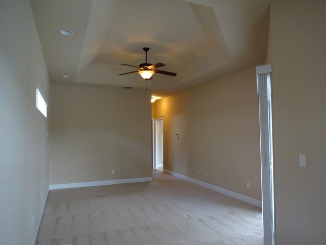 Building Photo - 7 Cherokee Ct W