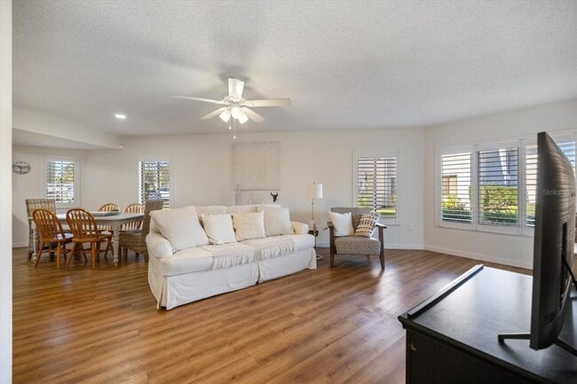 Building Photo - 822 Capri Isles Blvd