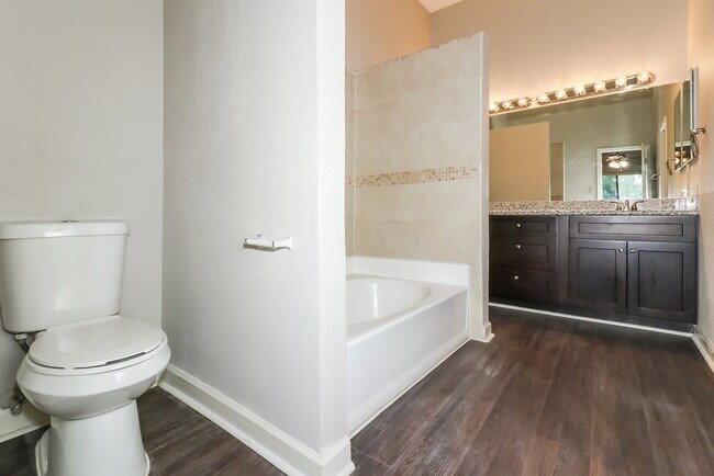 Building Photo - 24102 Scrivener Ln