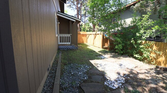 Building Photo - Recently updated 2/1.5 townhome next to th...