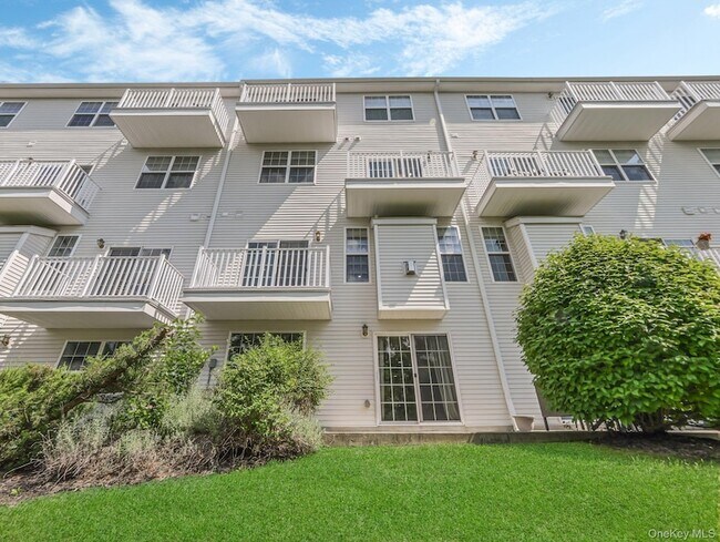 Building Photo - 1115 Balsam Dr
