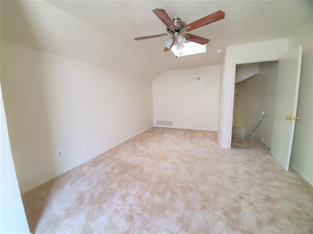 Building Photo - 3024 N Bell Ave
