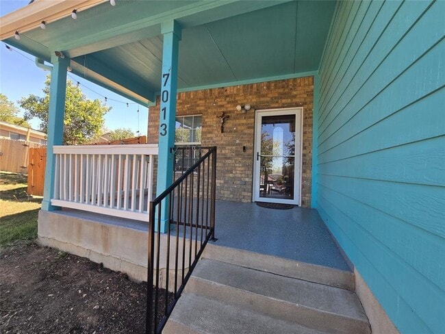 Building Photo - 7013 Marejada Dr