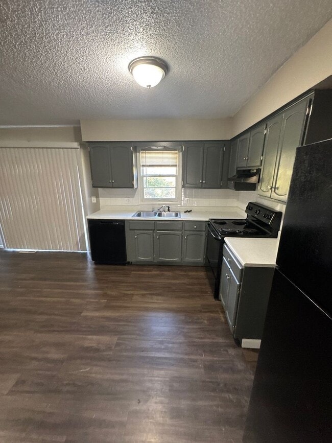 Building Photo - AVAILABLE NOW!! Oak Grove 3 Bed 2 Car garage!