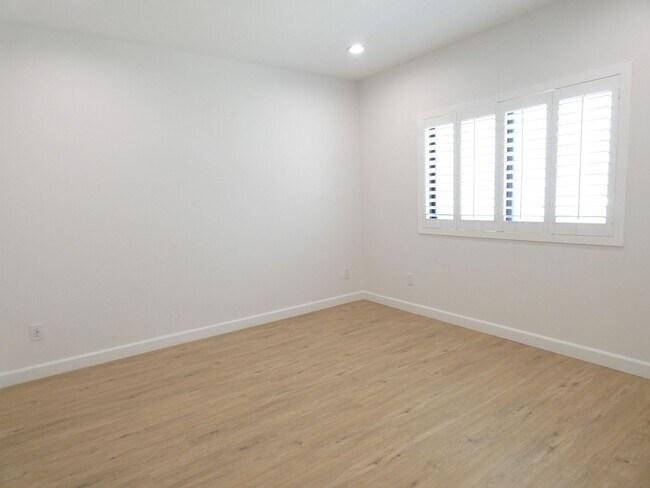 Building Photo - 5346 Lexington Ave