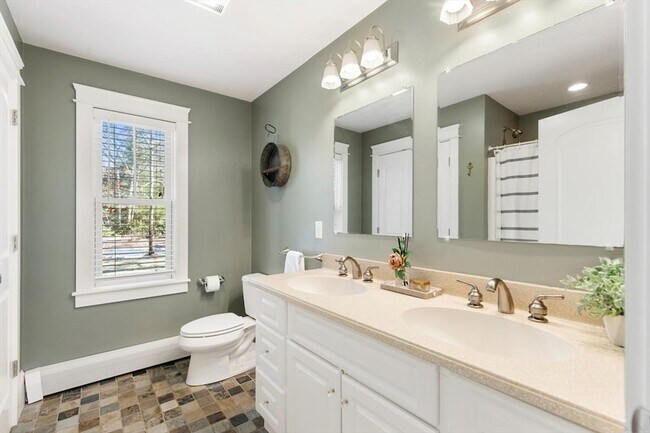 Building Photo - 110 Clamshell Cove Rd