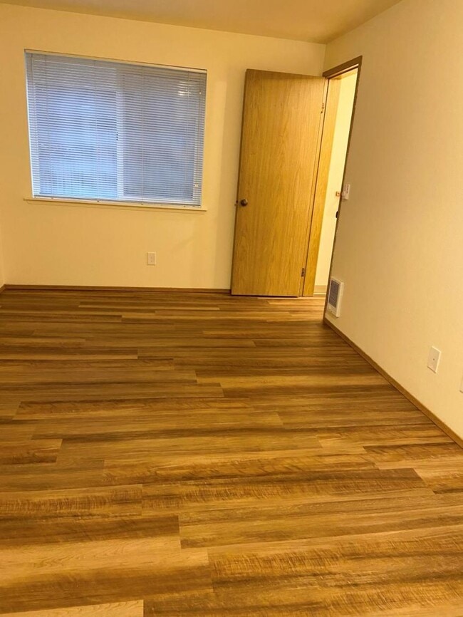 Building Photo - 2 bedroom in Seattle WA 98103