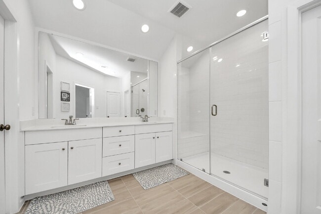 Building Photo - Immediate Move-In Ready 3-Bedroom Home in Rosharon. Comfort, Space & Easy Living