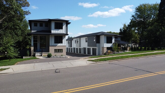 Building Photo - 3215 Fairfax St