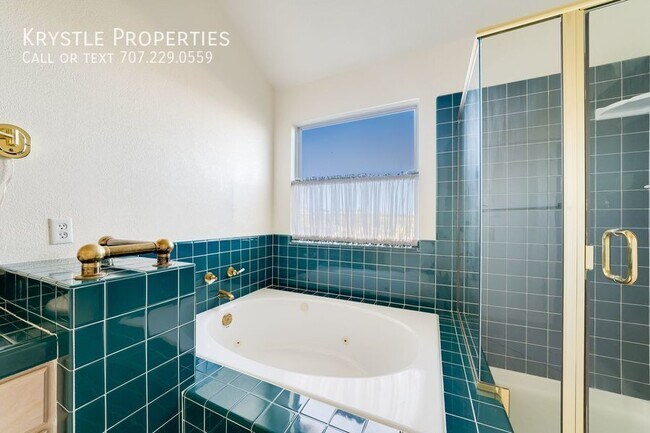 Building Photo - Luxurious Living in Gated Villa Del Mar Co...