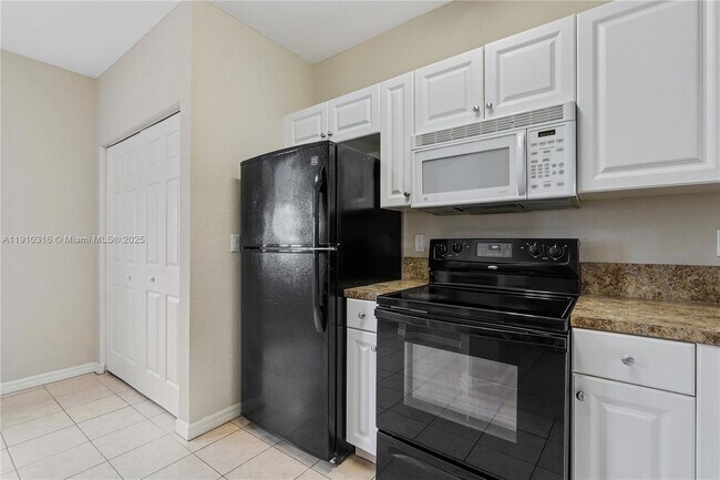 Building Photo - 3717 Sonoma Dr