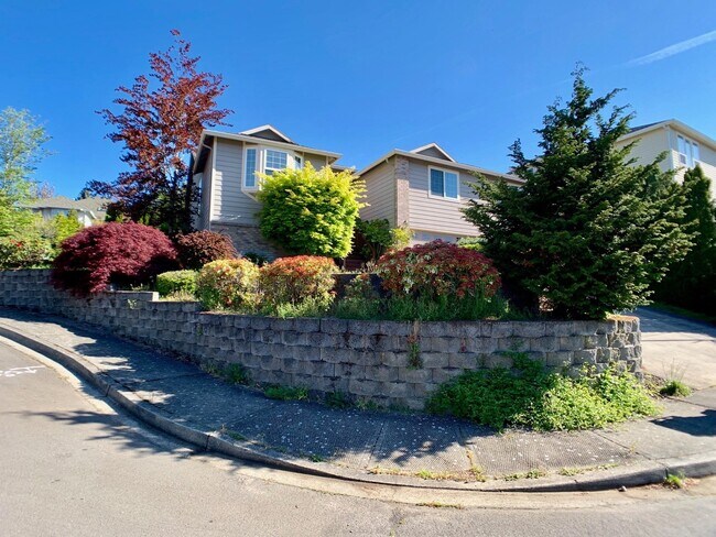 Building Photo - Unique 4 Bedroom Home- Minutes to Vancouve...