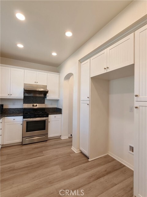 Building Photo - 15765 Lindbergh Ave