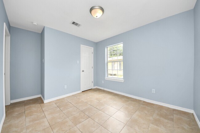 Building Photo - 3511 Palm Ave