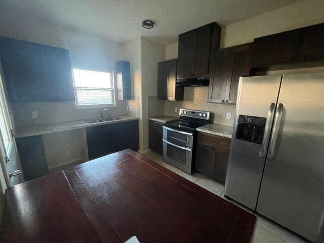 Building Photo - 5808 Montevista Dr