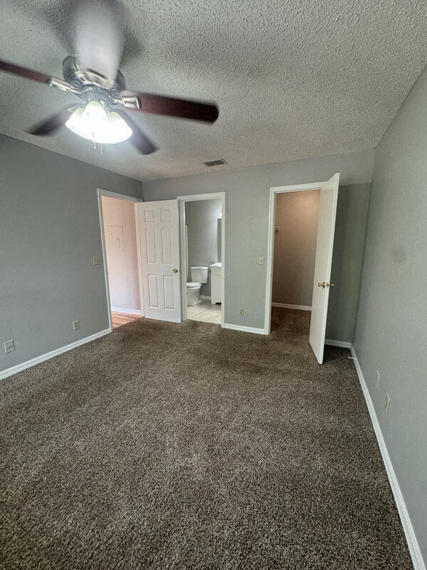 Building Photo - 6010 Westgate Dr