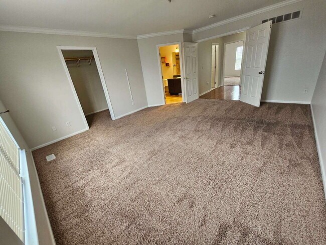 Building Photo - 3-Level Condo in Prime Sterling Heights Location. 2 Bed, 2 Full Bath, 2 Half Baths | 2-Car Garage...