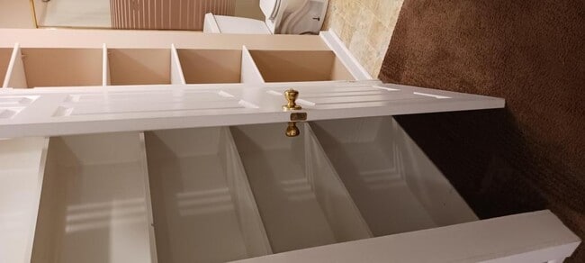 Building Photo - 25 E Belvue Rd