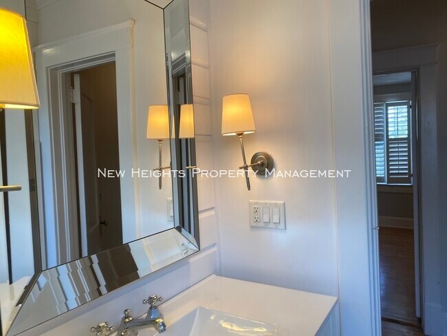 Building Photo - 301 Broad St