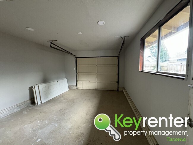 Building Photo - Must-have 3Bed/1Bath Tacoma Home + 50% Off...