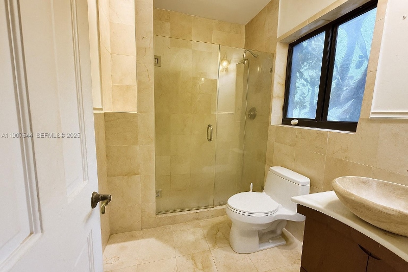 Building Photo - 1915 Country Club Prado