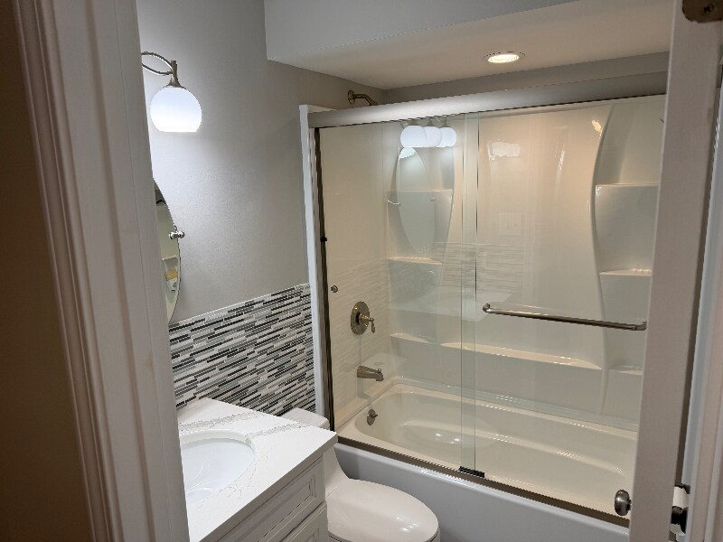 Building Photo - 61 Forest Hills Dr