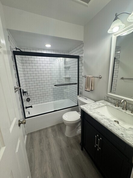 Building Photo - 86 Racquet Rd