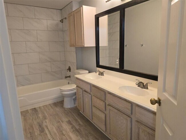 Building Photo - 4911 Edenbourgh Ln