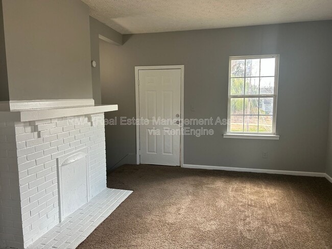 Building Photo - 113 W Tinsley St