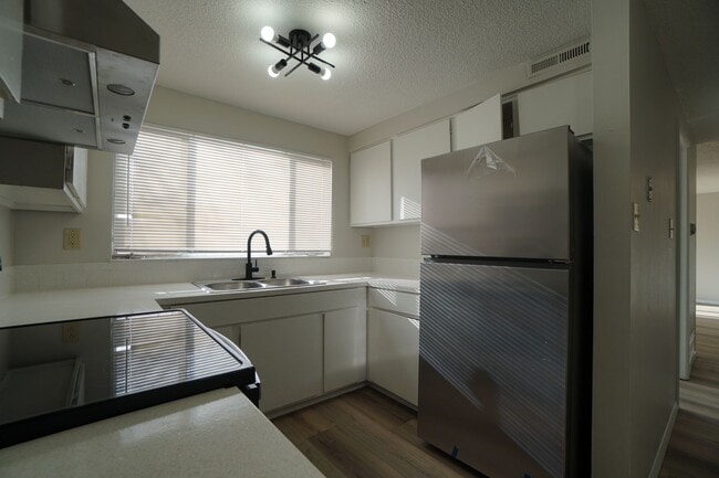 Building Photo - 6727 Dale Rd