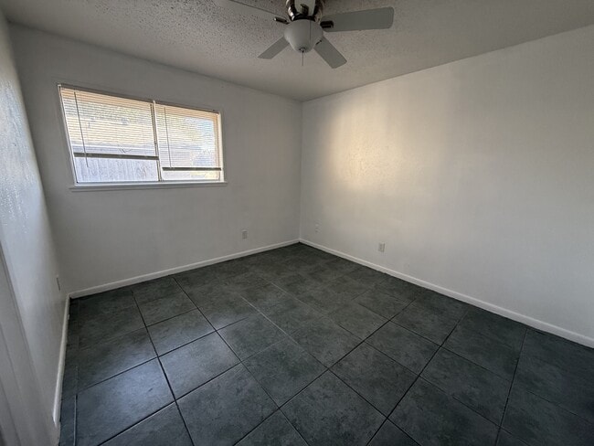 Building Photo - 3025 Lourdes St