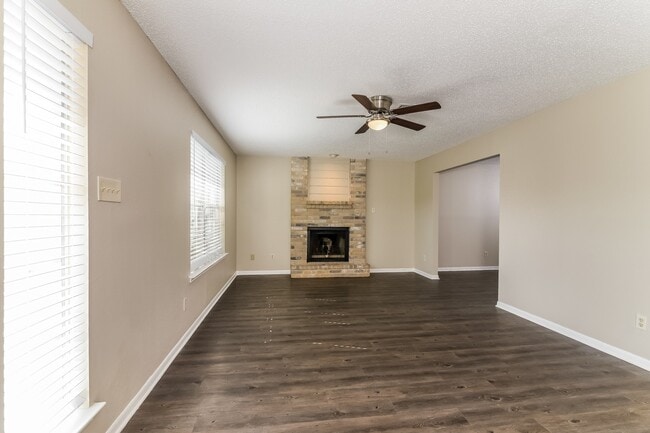 Building Photo - 7307 Park W Dr