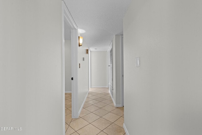 Building Photo - 208 Vista Bonita St