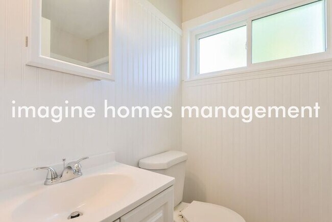 Building Photo - Stunning 3 Bedroom Ranch in Ladue Schools